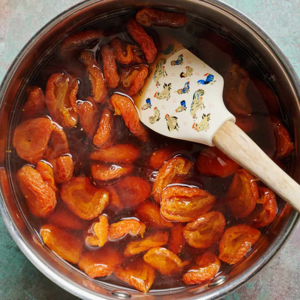 apricots in a saucepan with sugar