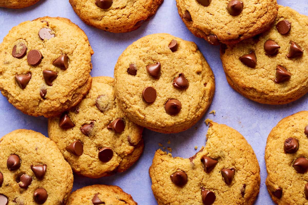 sugar free chocolate chip cookies arranged together