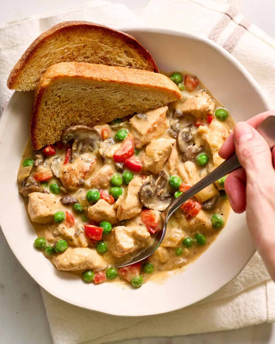 bowl of chicken a la king with toast